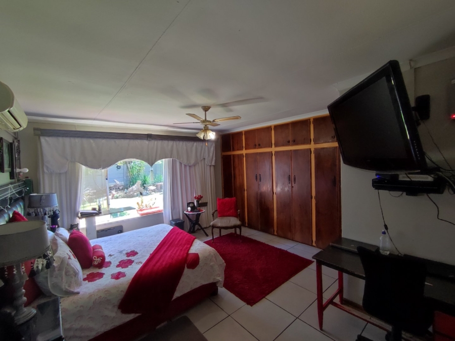 4 Bedroom Property for Sale in Pellissier Free State